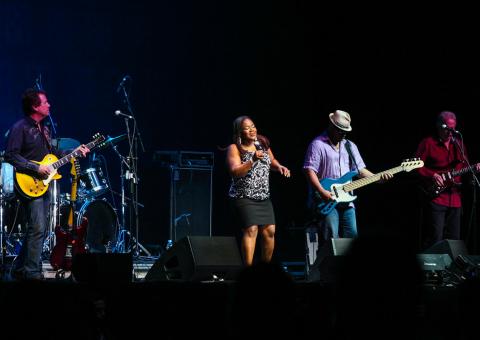 Chris Cornell, Shemekia Copeland e John Mayall no último dia do "Best of Blues Festival"